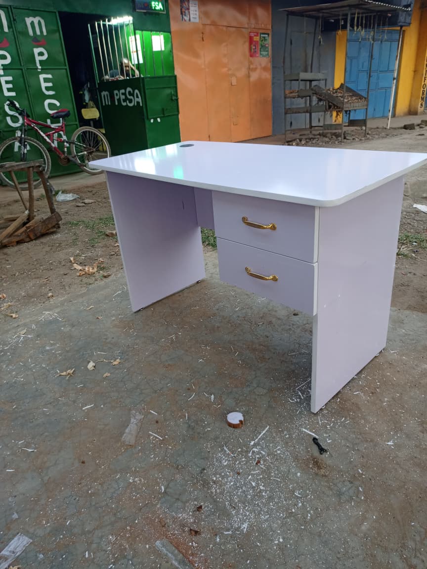 Office table with 2 drawers